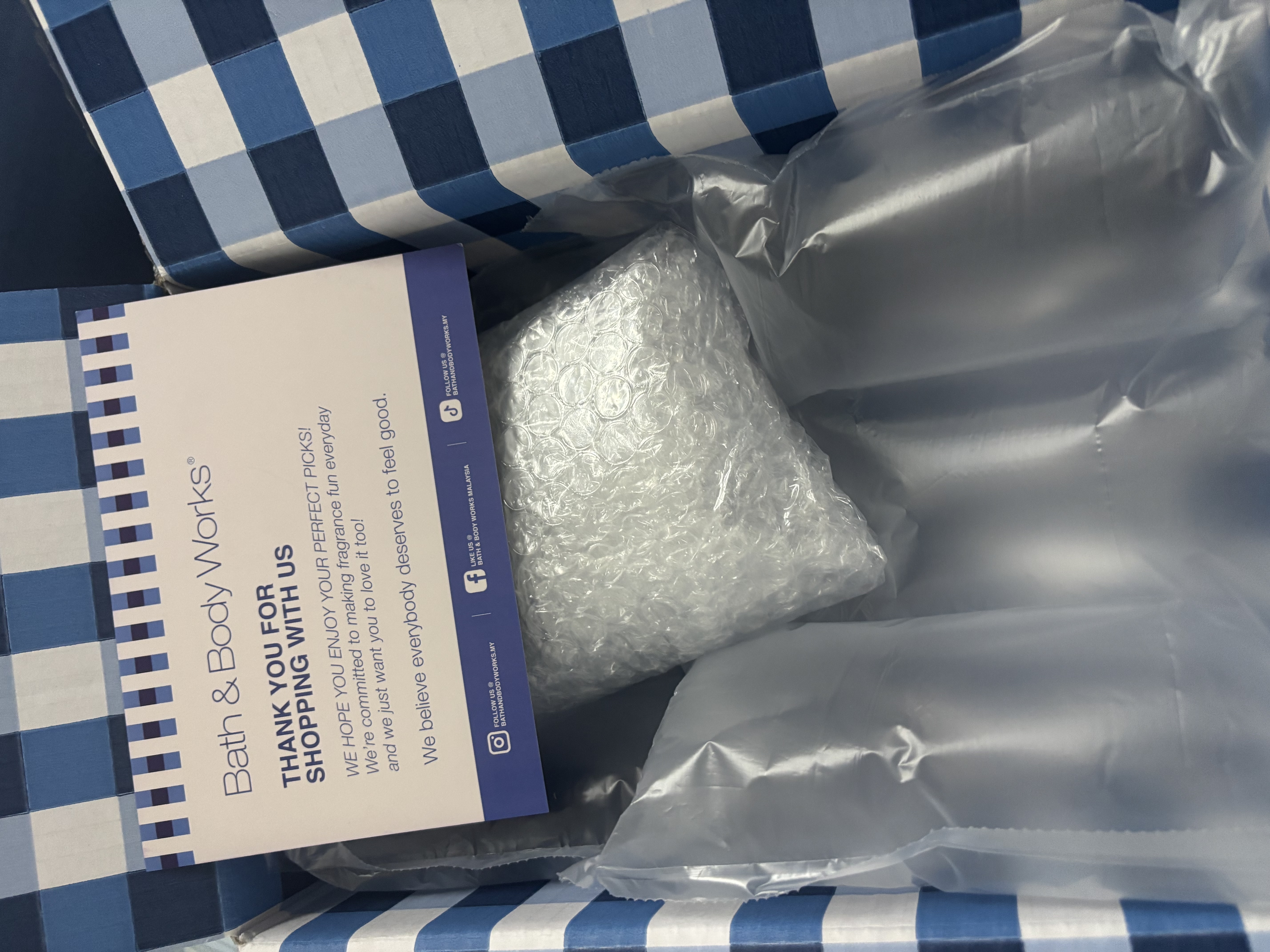 https://d3f8vdj1myj9bw.cloudfront.net/production/rating-and-review/bath_and_body_works/bbw-my/28008675/28008675/review-images/44d89704-57fb-4233-9b8c-a672c567547b.jpeg