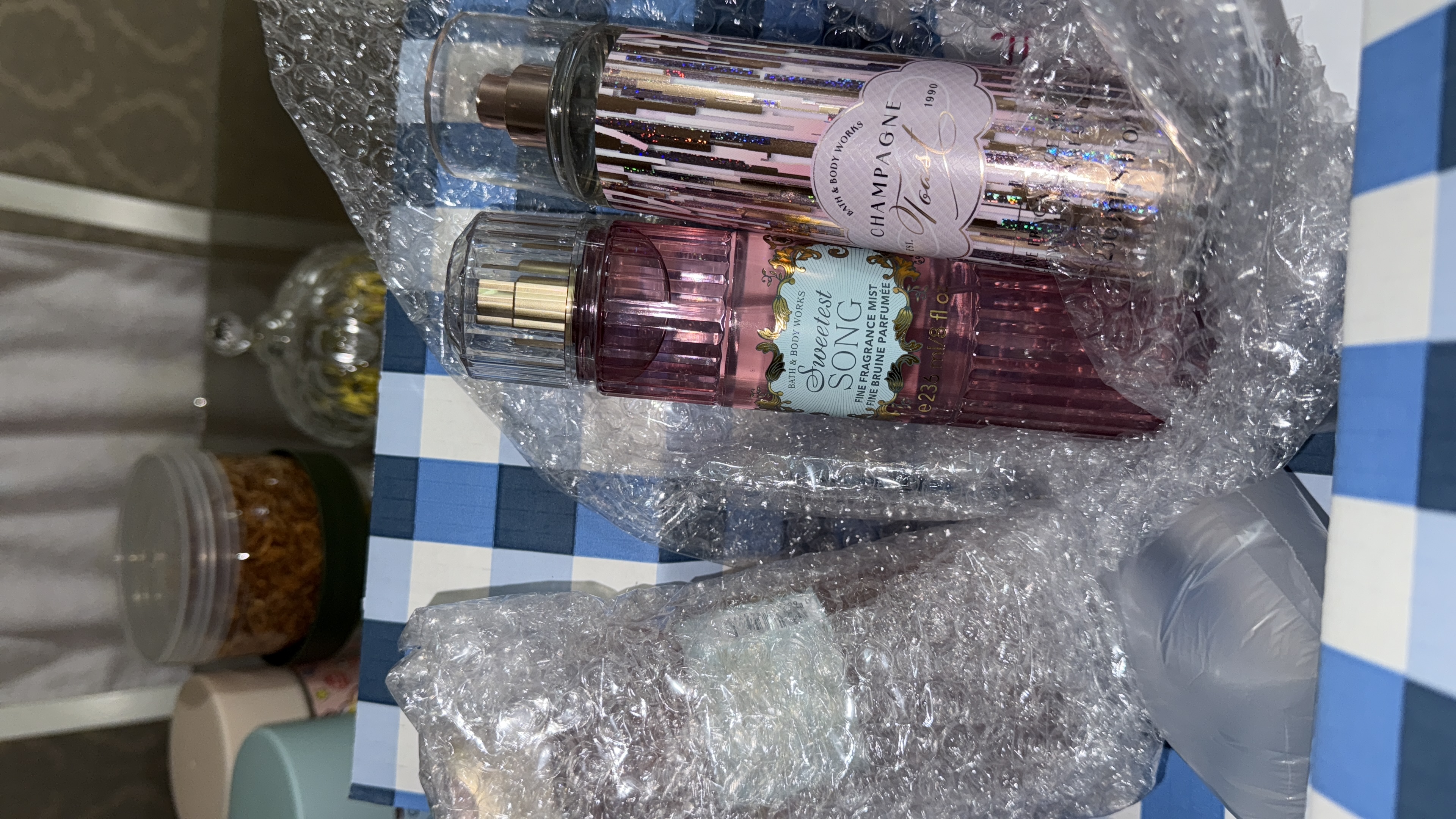 https://d3f8vdj1myj9bw.cloudfront.net/production/rating-and-review/bath_and_body_works/bbw-my/28011403/28011403/review-images/22f1b266-5afb-43f6-8a58-1b621d99c9e4.jpeg