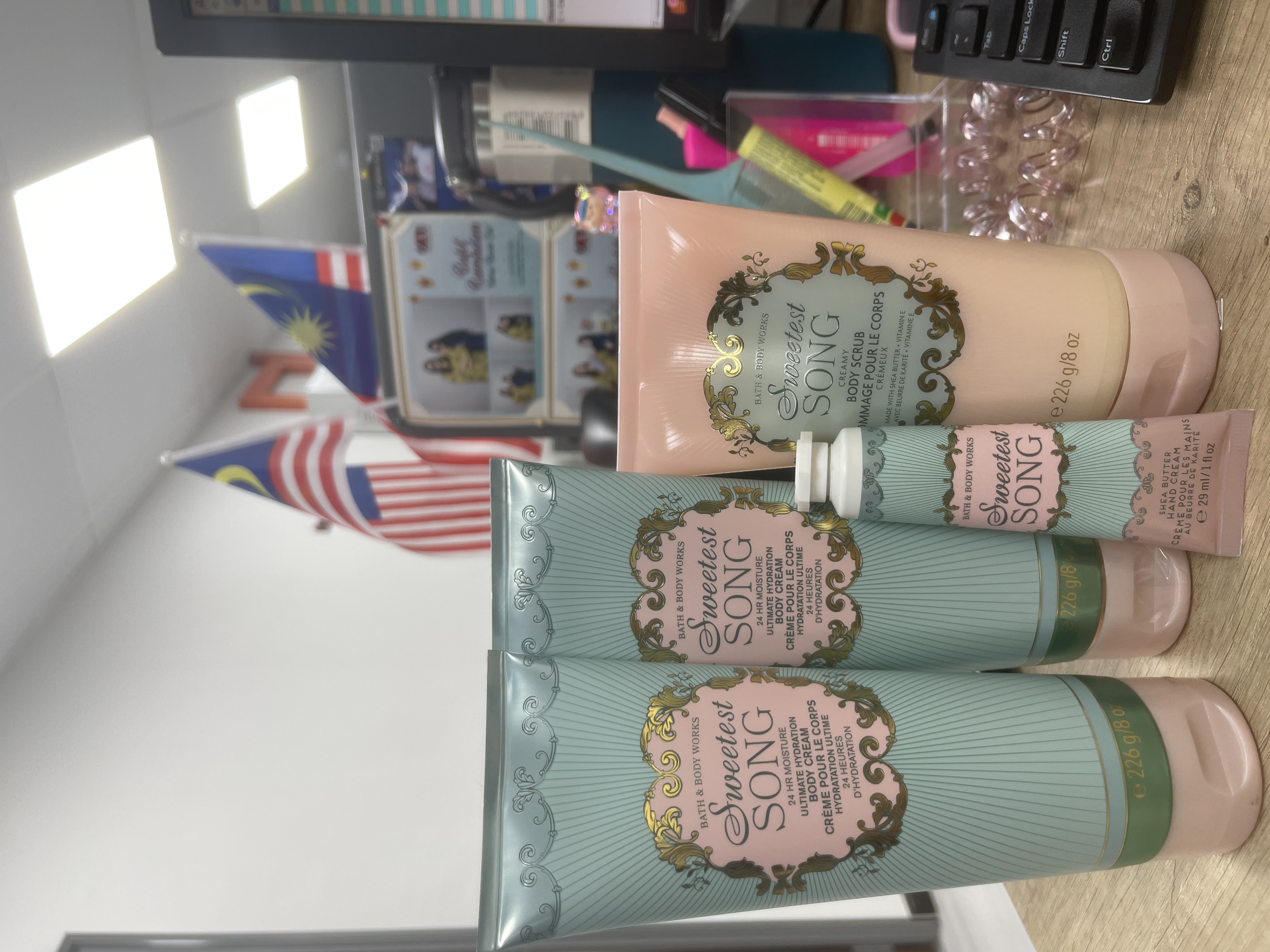 https://d3f8vdj1myj9bw.cloudfront.net/production/rating-and-review/bath_and_body_works/bbw-my/28011405/28011405/review-images/e186d57f-3c8f-4646-8e33-250799547806.jpeg