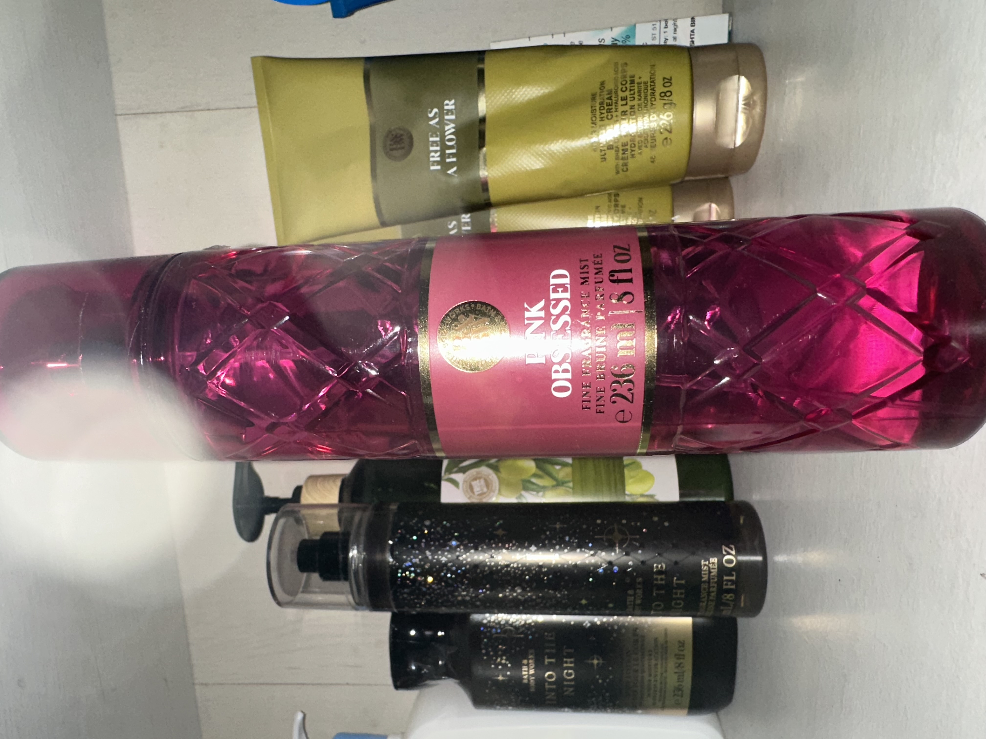 https://d3f8vdj1myj9bw.cloudfront.net/production/rating-and-review/bath_and_body_works/bbw-sg/28003659/28003659/review-images/0a8e7357-8060-4b31-a3c0-f07a676e268b.jpeg