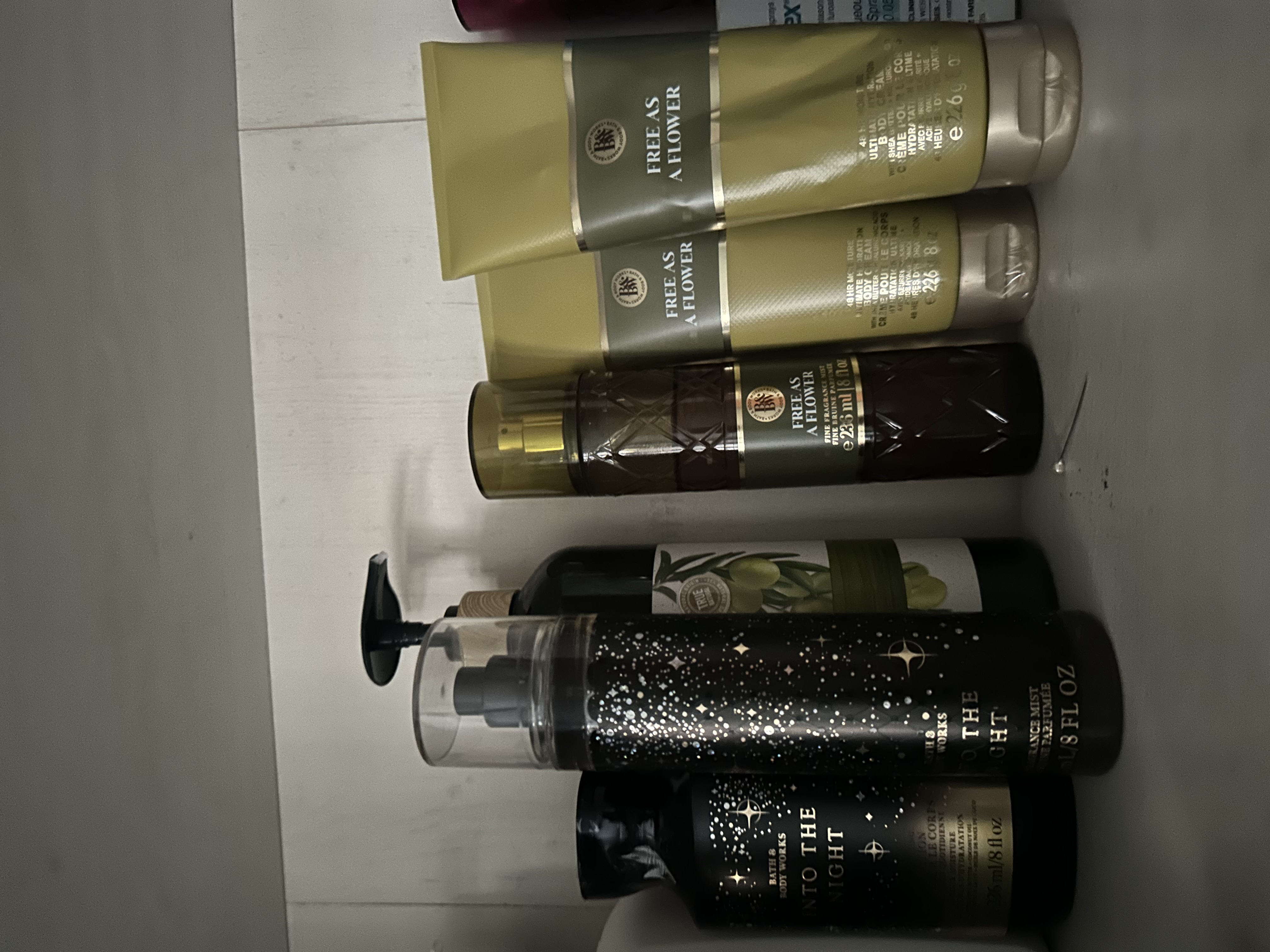 https://d3f8vdj1myj9bw.cloudfront.net/production/rating-and-review/bath_and_body_works/bbw-sg/28003659/28003659/review-images/79d4f491-bb3a-467d-a20c-a39adf9f1ff9.jpeg