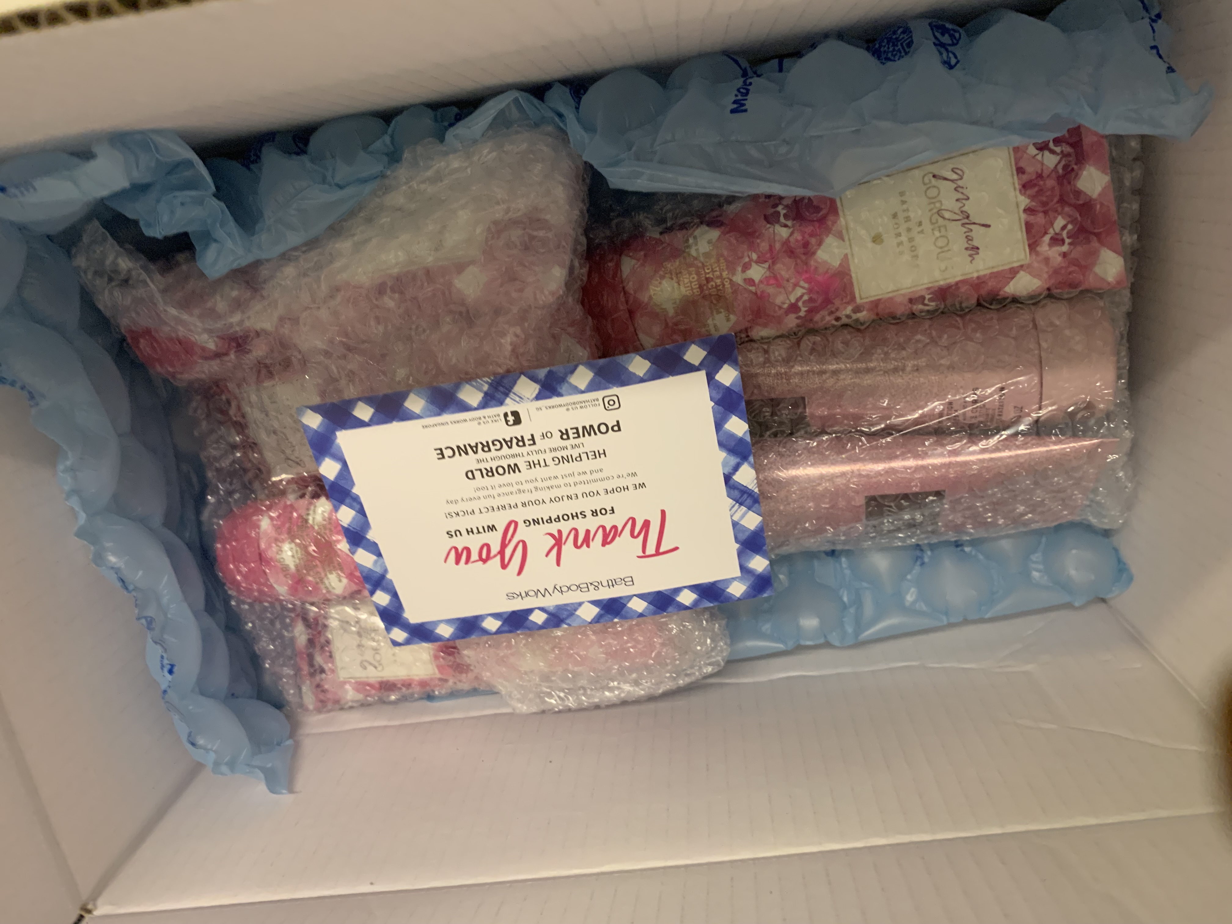 https://d3f8vdj1myj9bw.cloudfront.net/production/rating-and-review/bath_and_body_works/bbw-sg/28005117/28005117/review-images/78ddb9b5-14a5-48da-9191-a9e8939dd2e2.jpeg