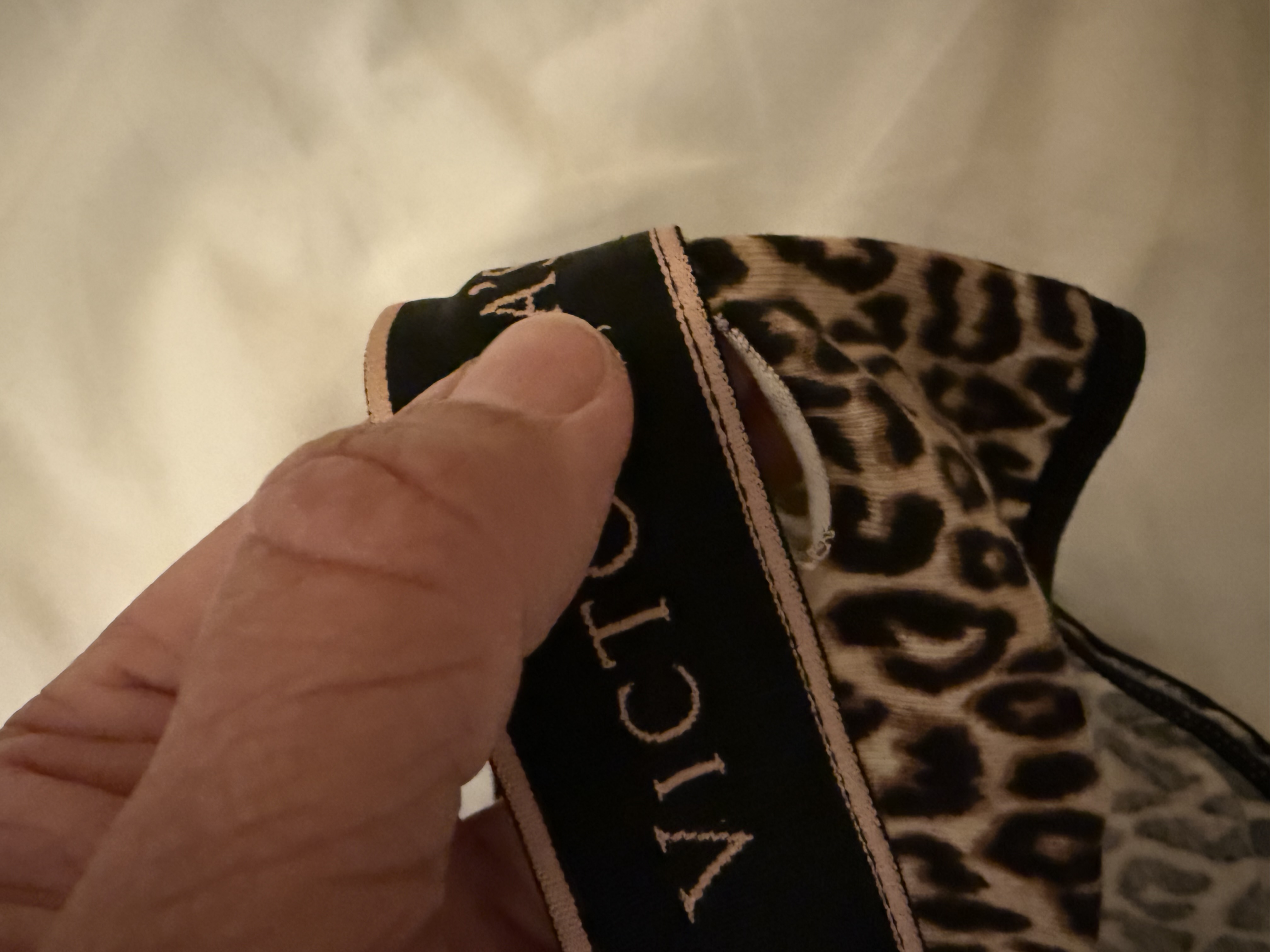 https://d3f8vdj1myj9bw.cloudfront.net/production/rating-and-review/victorias_secret/victoriasecret-AU/11246349/26825495/review-images/5961a8cc-dc6b-4dcb-b33a-a0c4d68e0635.jpeg