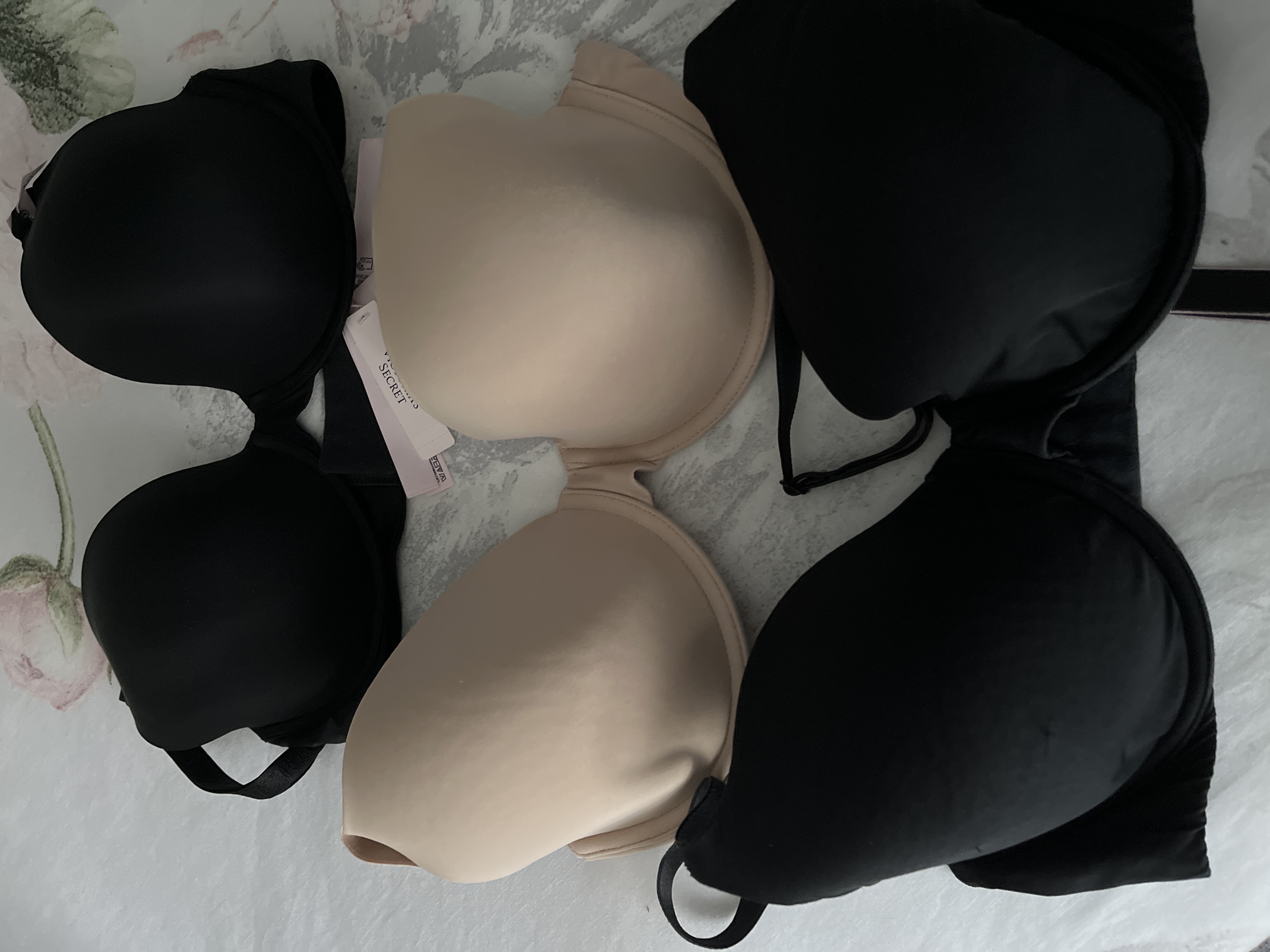 https://d3f8vdj1myj9bw.cloudfront.net/production/rating-and-review/victorias_secret/victoriasecret-AU/11249984/26872009/review-images/1feeab85-dead-45d5-9f04-150de26ec56a.jpeg