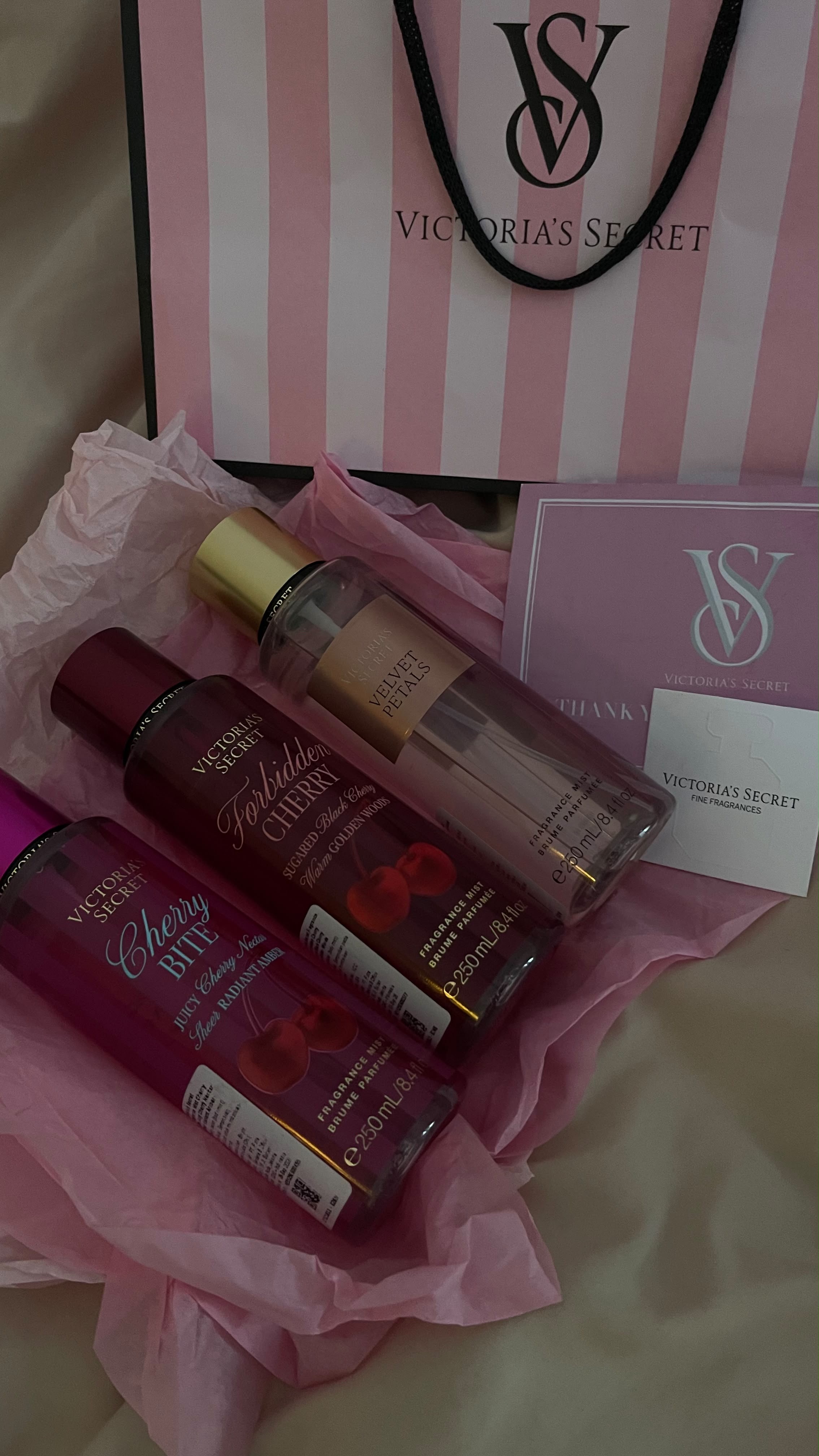 https://d3f8vdj1myj9bw.cloudfront.net/production/rating-and-review/victorias_secret/victoriasecret-ID/11272017/27121811/review-images/64e89c8a-7cb7-469d-b1cb-94e5936a66b8.jpeg