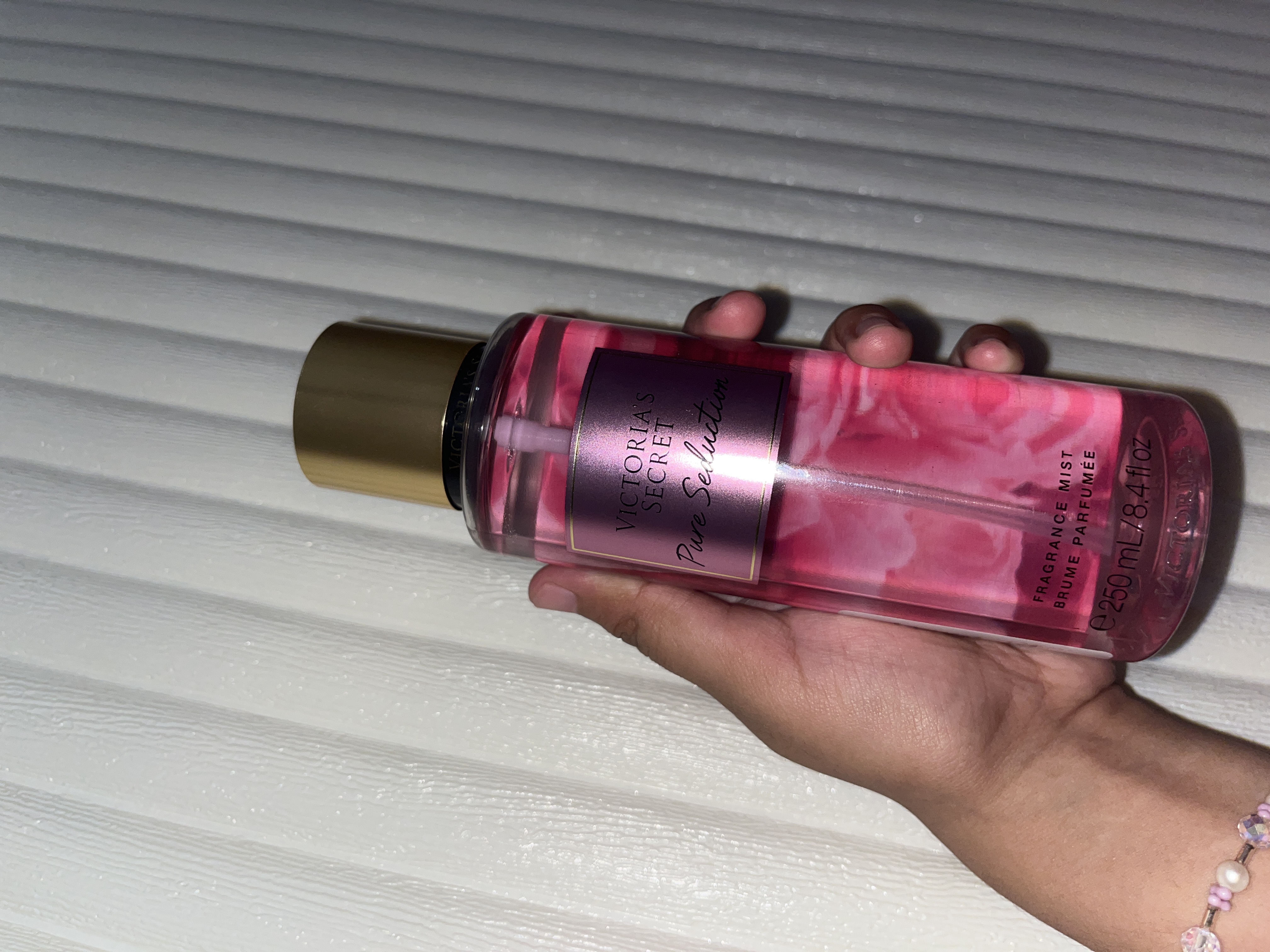 https://d3f8vdj1myj9bw.cloudfront.net/production/rating-and-review/victorias_secret/victoriasecret-ID/5000006604/26468776/review-images/0ca3f8e6-7d5e-4e3a-aaa1-e7034244bc7e.jpeg